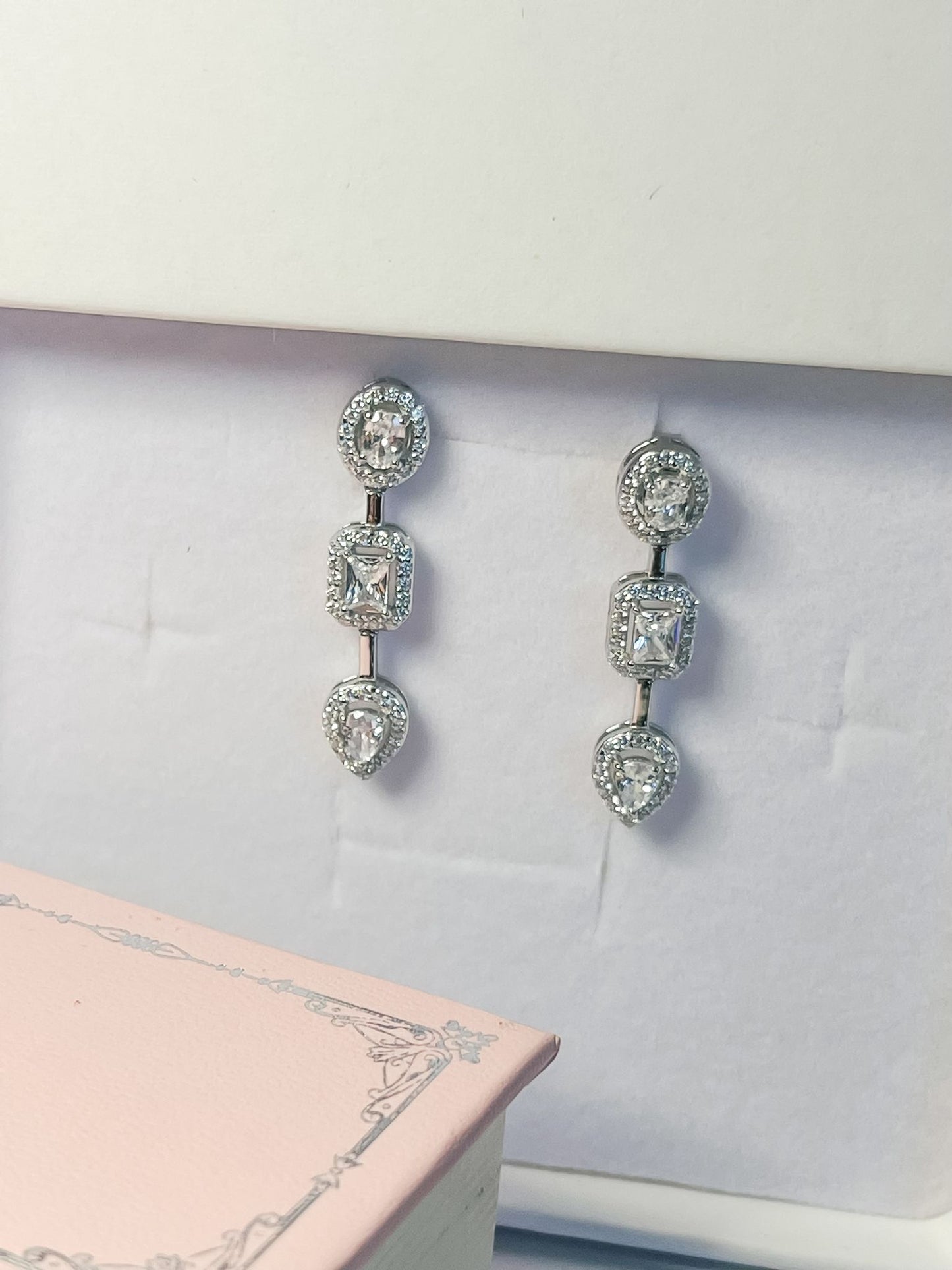 ARETES KAYRA